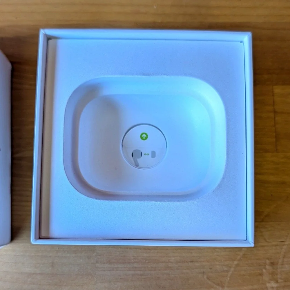 Apple AirPods Pro 2nd Gen White MagSafe Case ONLY MQD83AM/A A2698 A2699 A2700